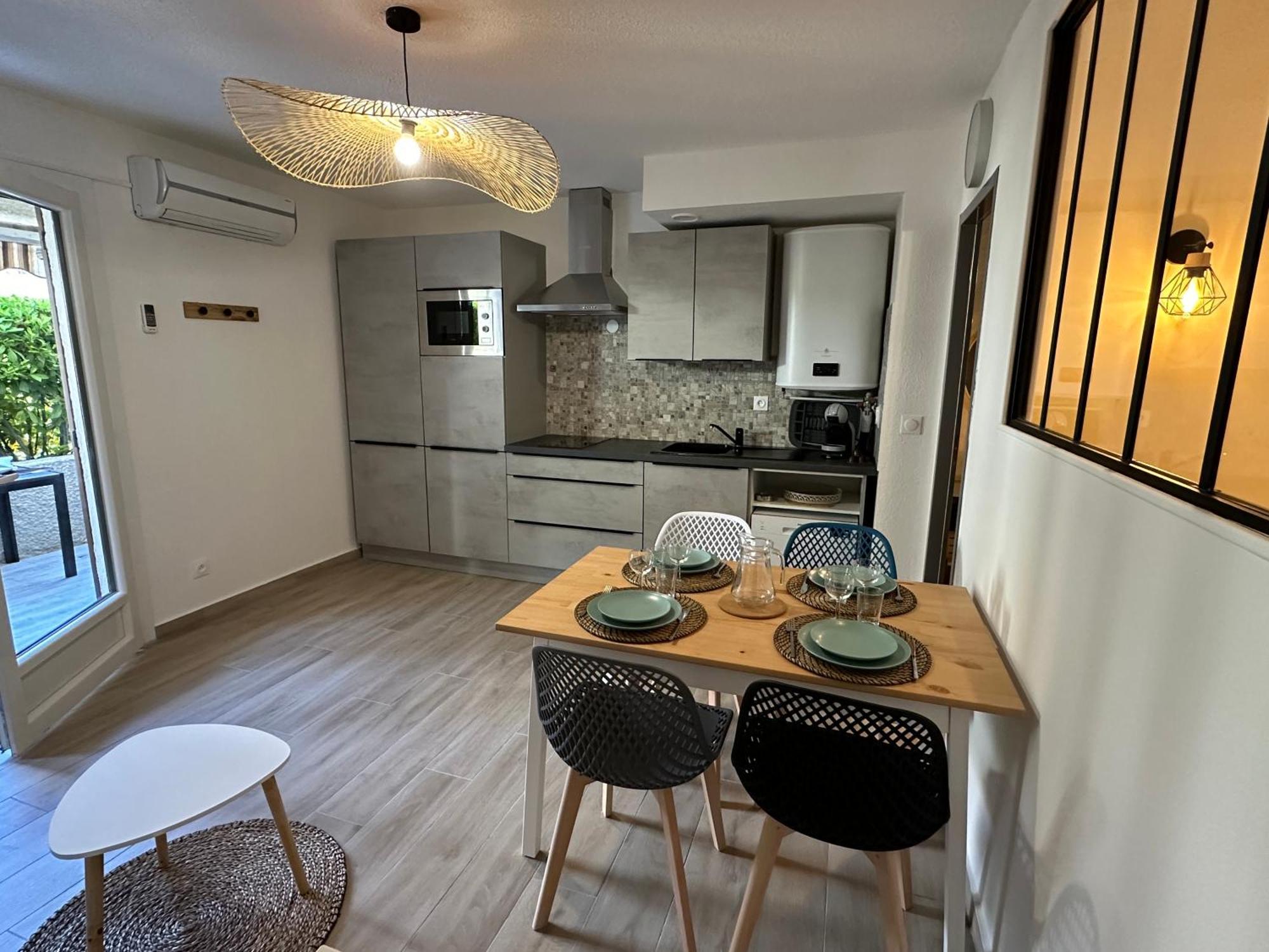 Appartement Climatise Avec Chambre Et Parking Privatif Locations Vld Camargue Saintes-Maries-de-la-Mer Zewnętrze zdjęcie